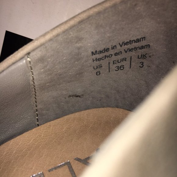 ALDO, Size 6, Suede, Two-Tone Grey & White, Strap Buckle, 4.5" Block Heels - Picture 11 of 12